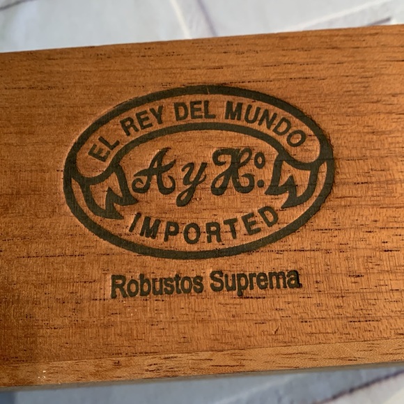 El Rey Del Mundo cigar box - Picture 2 of 6